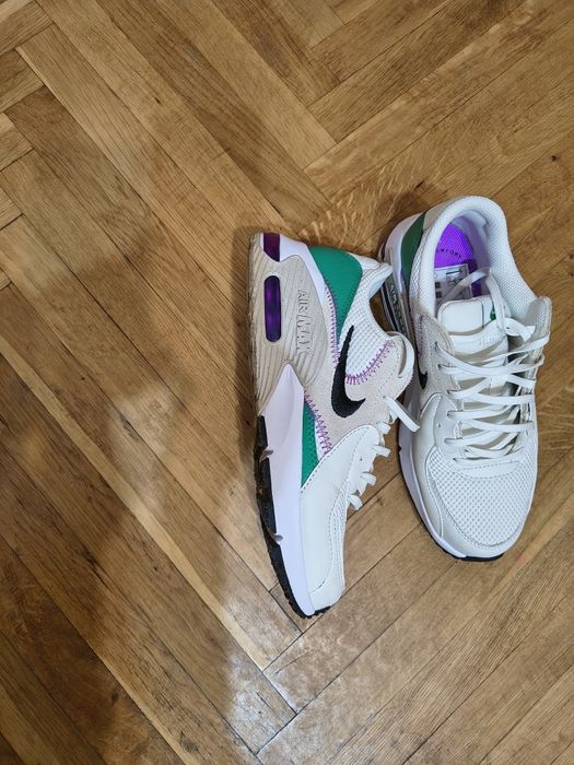 Продавам дамски маратонки Nike air max ,размер 38,5