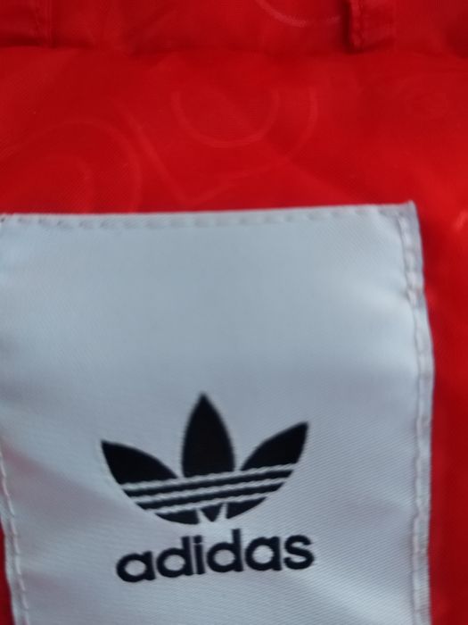 Продавам преходно яке Adidas