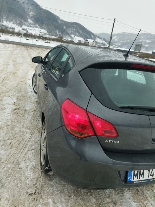 Vând Opel Astra J