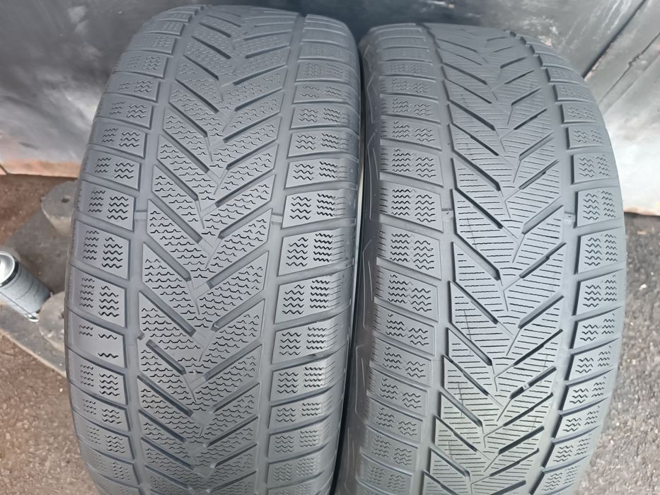 245/45/18 Vredestein