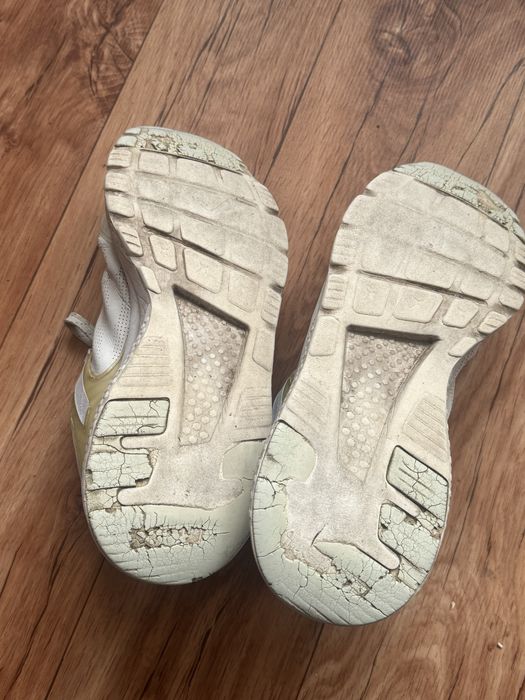 Продаю мужскую б у обувь