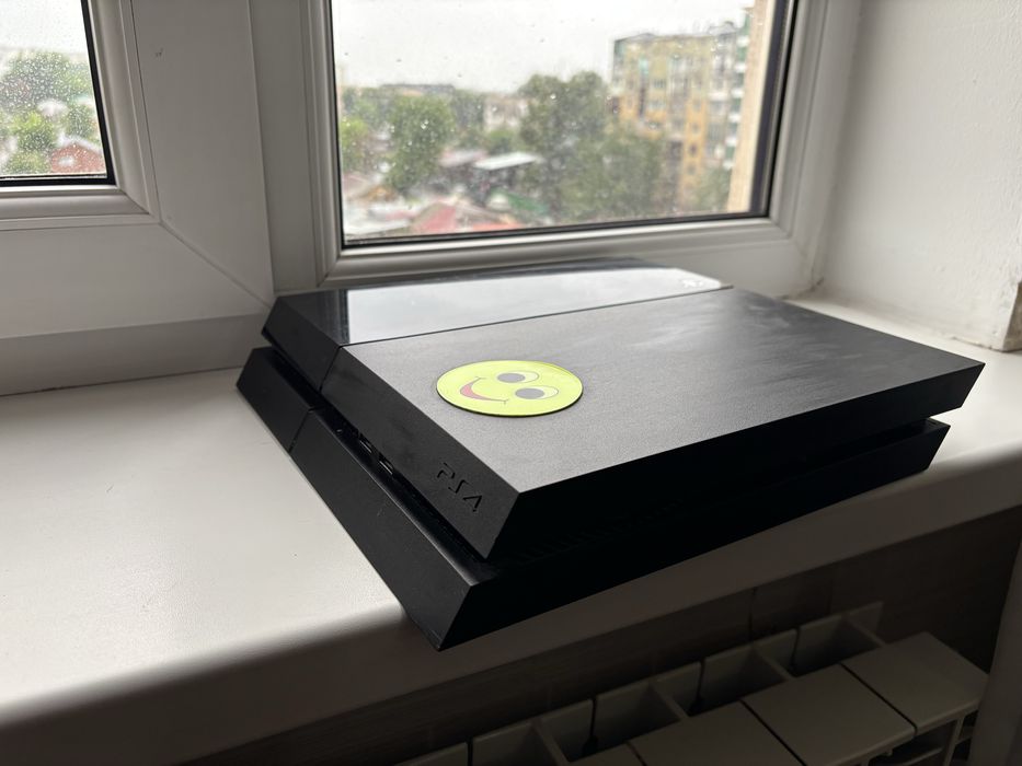 Play Station 4 полный комплект + 8 игр