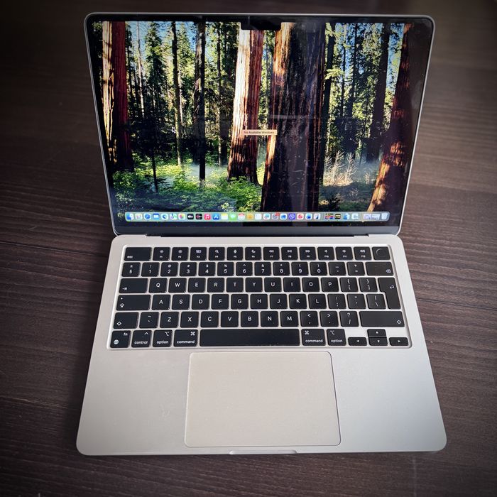 MacBook Air 13.6″ с Apple M2 (2022) в отлично състояние като нов