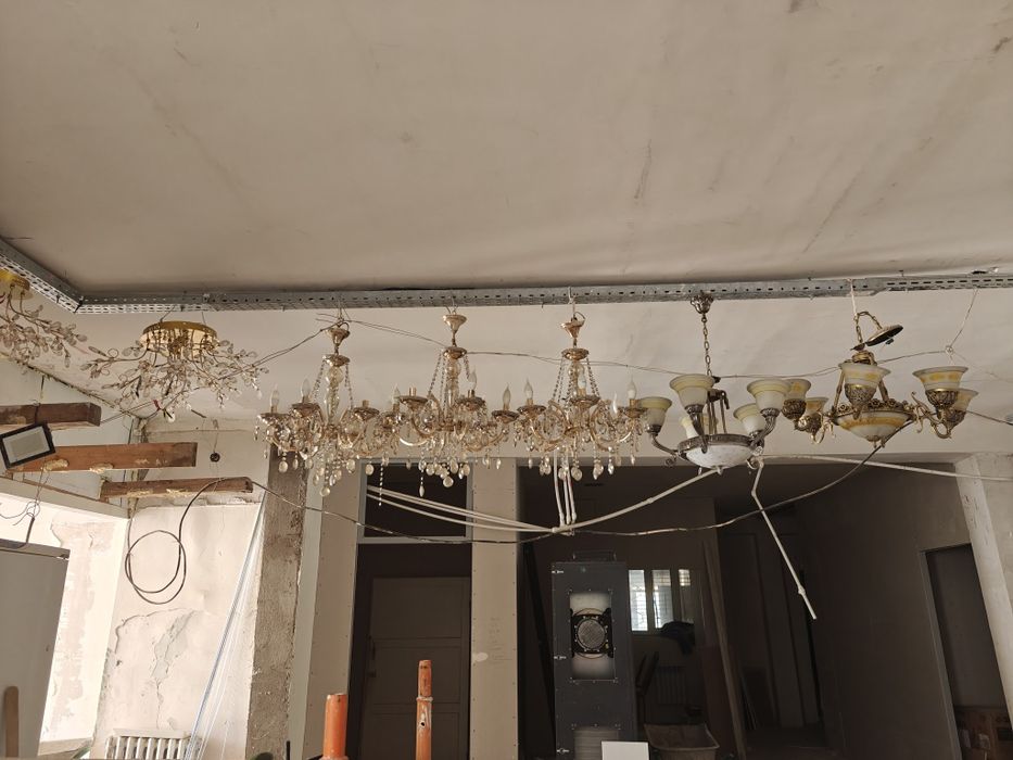 Люстры и светильники б/у