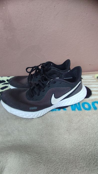 Маратонки Nike, Adidas