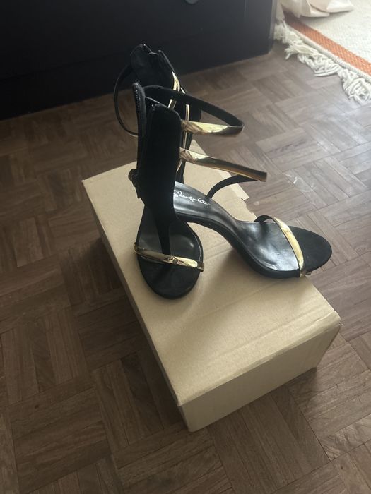 Sandale cu toc aurii superbe