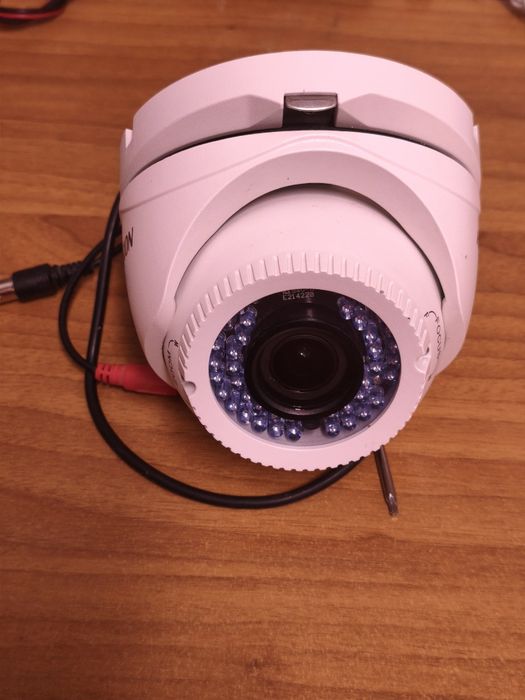 Аналогова Вандалоустойчива куполна камера Hikvision DS-2CE55C2P-VFIR3