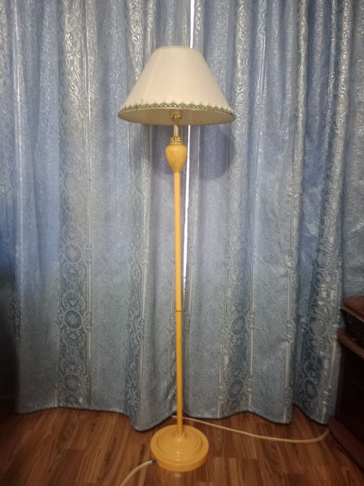 Торшер 1.7 мерта