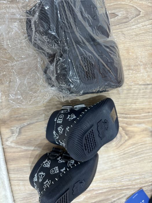 Новые детские ботинки