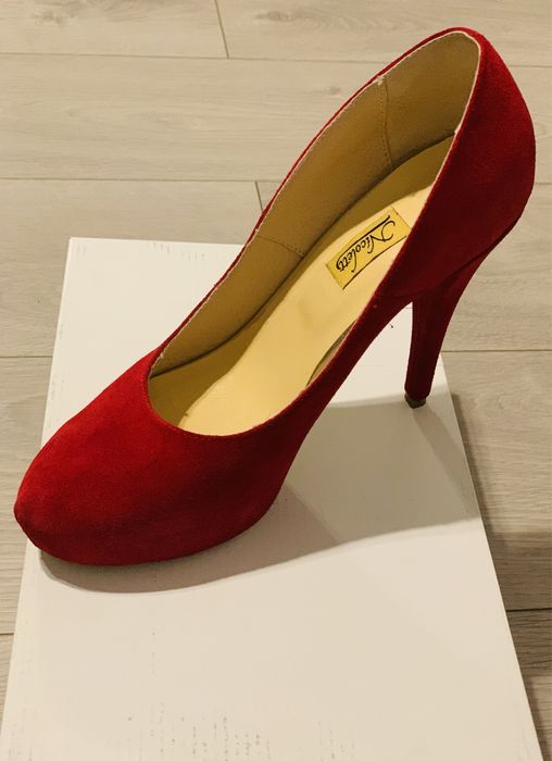 Pantofi rosii, piele intoarsa,marimea 37
