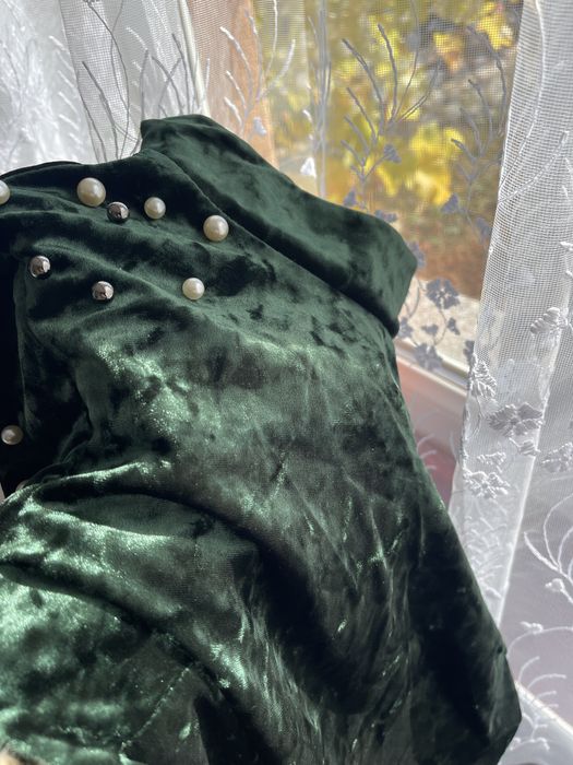 Зелена рокля с перлички