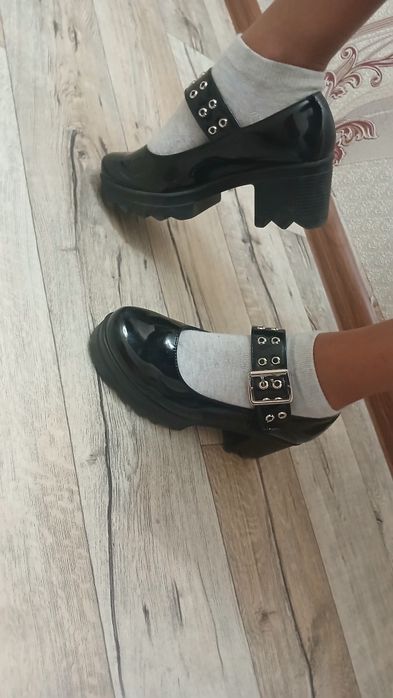 Туфли лоферы школьные продам
