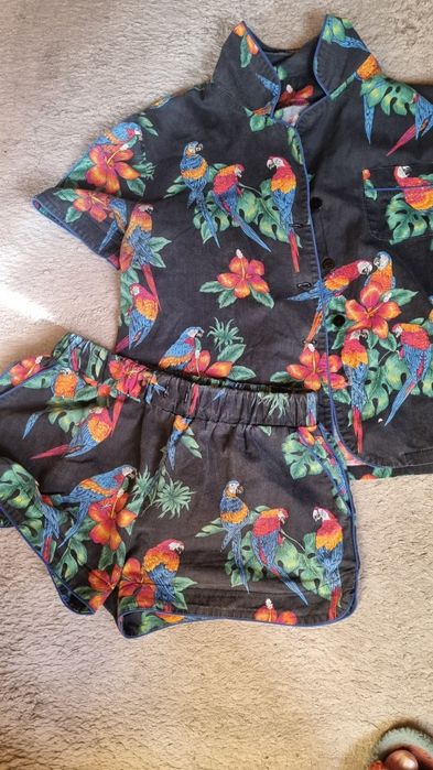 Женская одежда костю и платья на выход модно в ресторан.мы