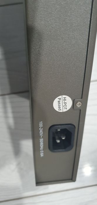 Свич коммутатор 16 портовый