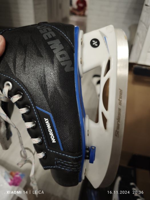 Продаем детские коньки