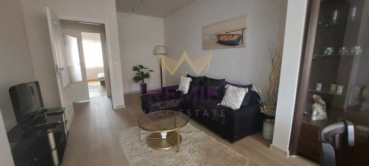 Дава се под наем Четиристаен апартамент в Варна, Център - 100 кв.м за 1000 € - Снимка #2