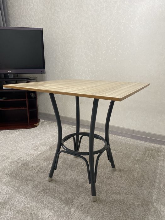 Обеденный стол хорошего качества