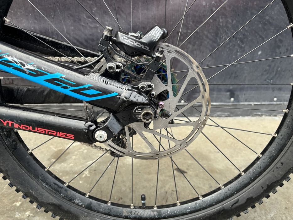 Dh bike Yt tues pro 2.0 къстъм