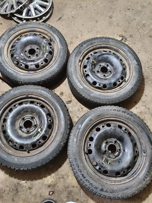 Vand 4 jante otel R15 cu cauciucuri Pirelli M+S iarna,stare buna