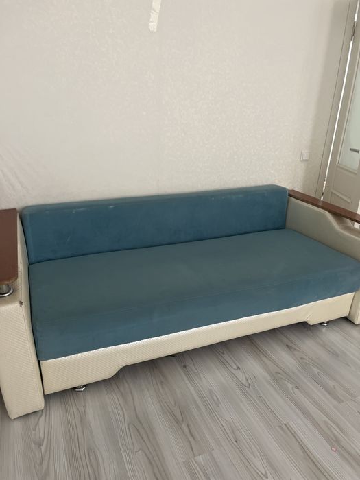 Отдам диван бесплатно самовывоз срочно
