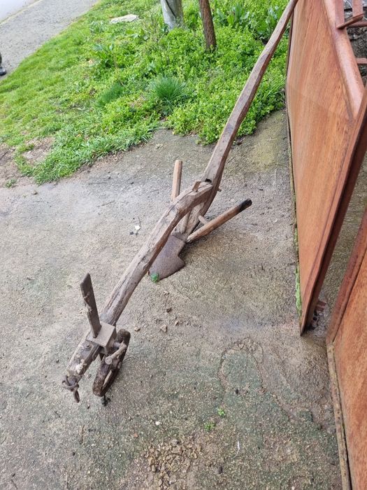 Дървено рало,добро техническо състояние готово за работа