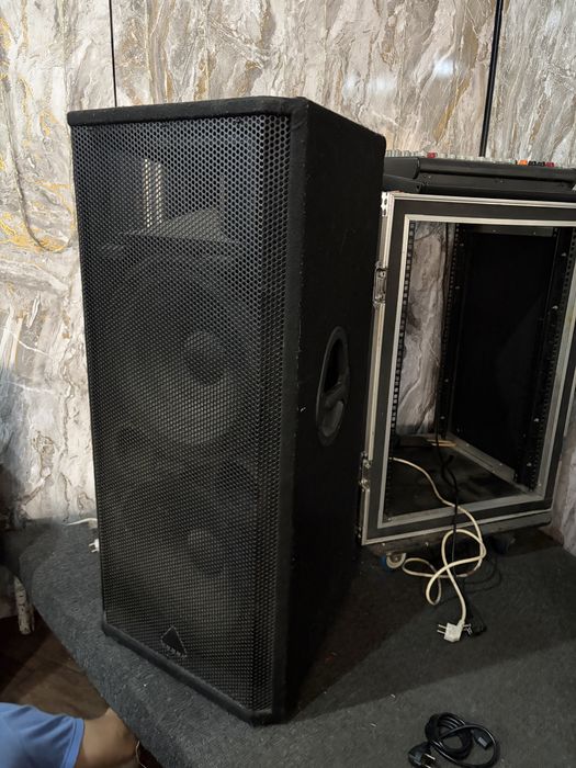 Полностью оборудование для дискотеки