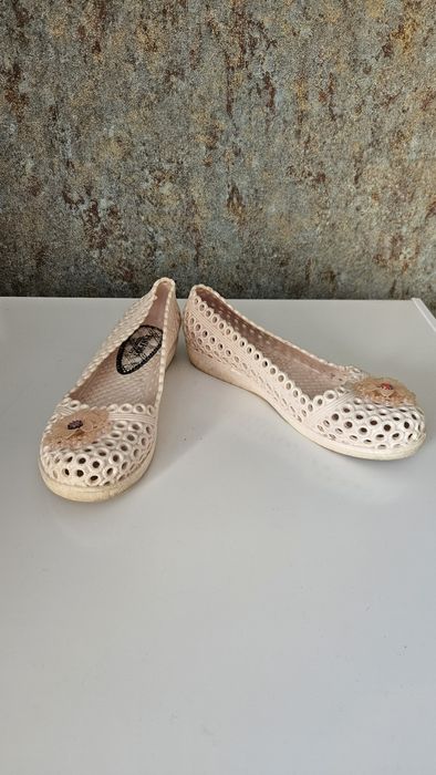 Отдам женскую обувь