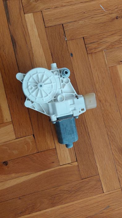 BMW E91 Facelift Стъклоповдигащ механизъм (ПРЕДЕН ЛЯВ) + ел. мотор