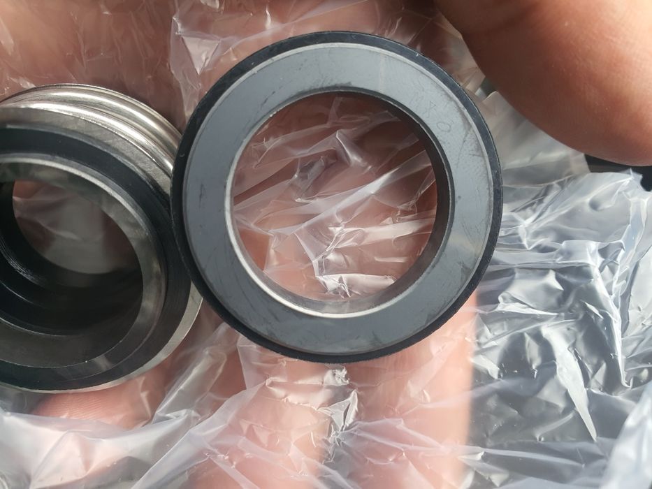 Торцевые уплотнители и сальники для насосов