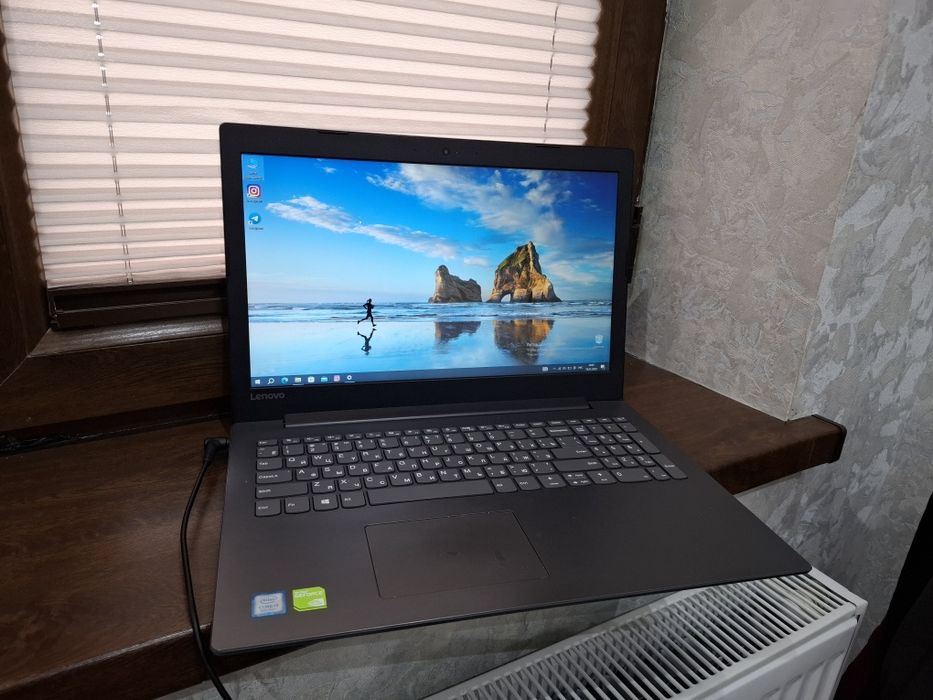 Noutbuk sotiladi Lenovo