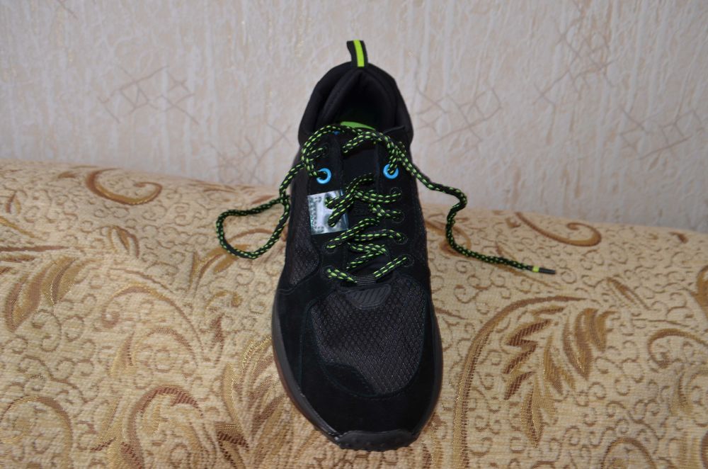 Продам классные кроссовки Zara