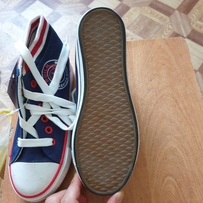 Продаются кеды подростковые