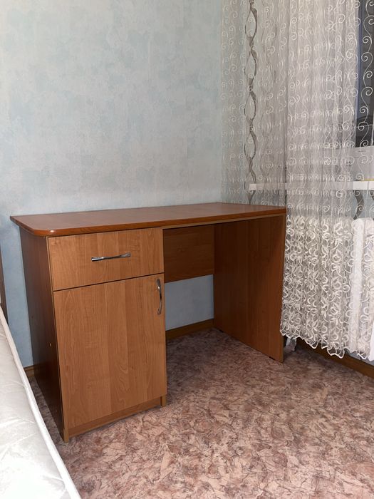 Продаеться рабочий стол в отличном состоянии