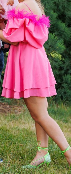 Дамска рокля с пера