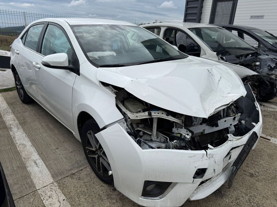 Dezmembrez / Dezmembrari / Piese / Accesorii Toyota corolla 2015 1.6 benzina alba stanga