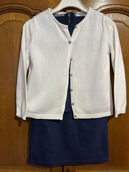 Продам школьную одежду для девочки.