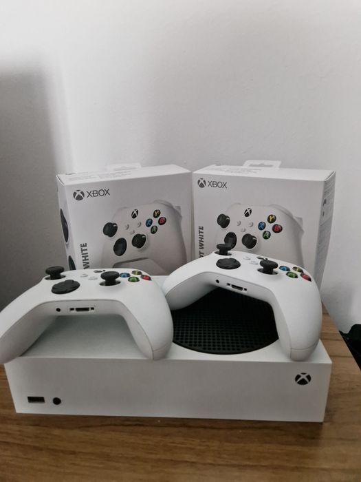 Xbox series S cu controlere noi