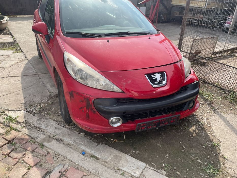 Dezmembrez peugeot 207 2009