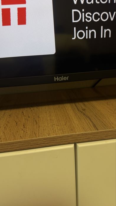 Телевизор Haier с тумбой