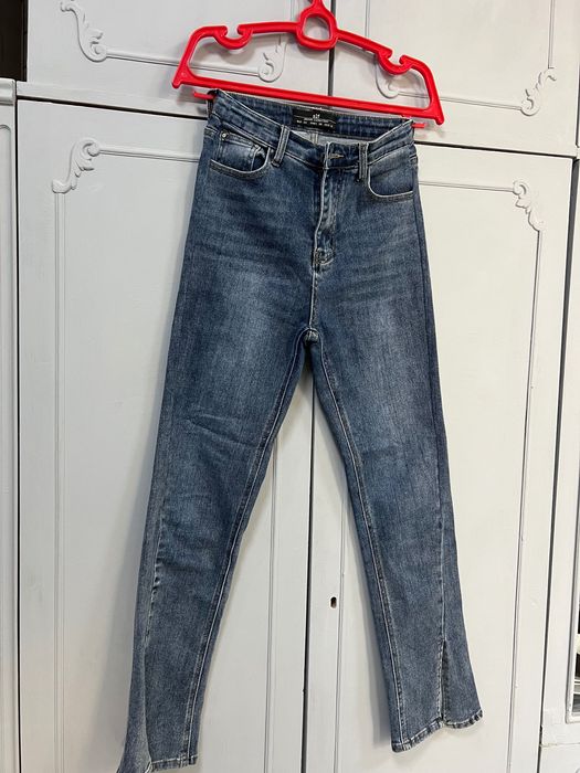 Продам джинсы оптом ,женские все оригинал, все отдам за одну сумму.