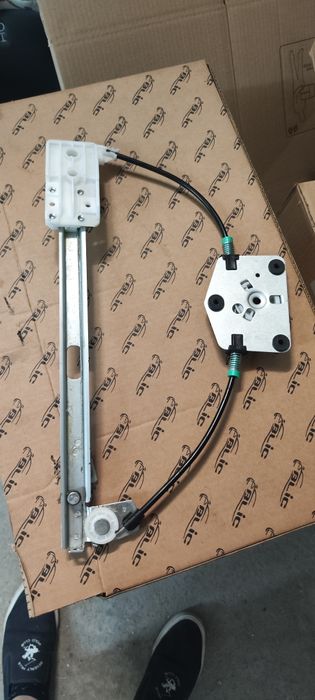 Стъкло повдигач Passat B6 задна дясна врата