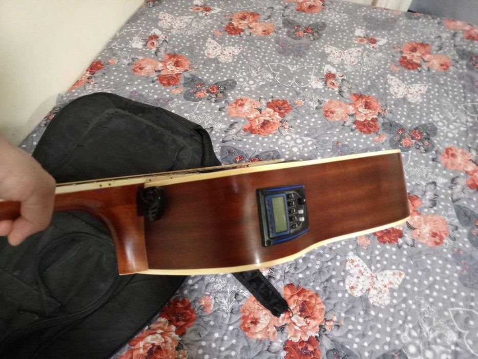 gitara sotiladi holati a'lo