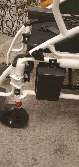 Vand scaun cu rotile electric AT52304