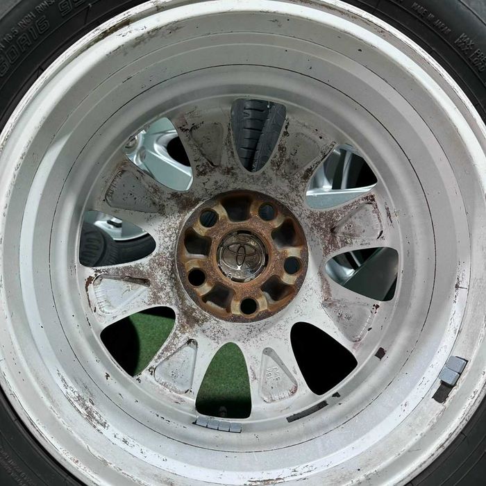 Продам Оригинальный диск с шинами Goodyear EfficientGrip Eco 215/60R16