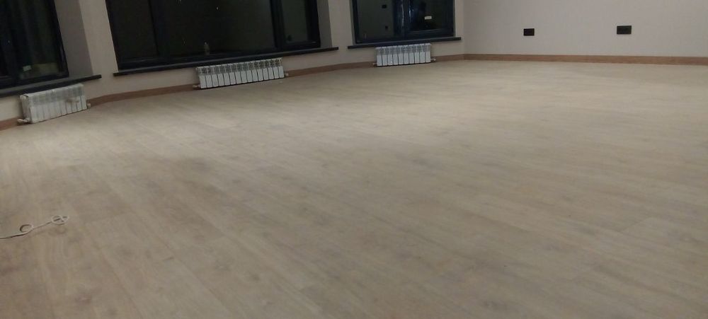 Laminat, Tarkett, Linoleum, Relin, Nalivnoy-pol, Kavrolan, LVT-rezina