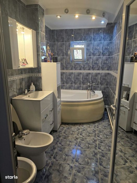 Apartament 4 camere, etaj 3/4, Micro 16