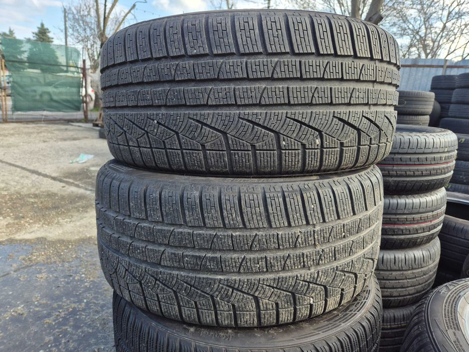 2 Anvelope de IARNA - 265/35/20 - PIRELLI - CA UNELE NOI , aprox 7.5 MM - DOT 2022 AO OEM AUDI A7 !