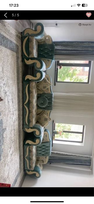 Продам срочно  диван в гостевой