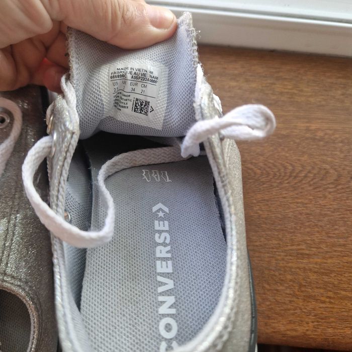 Tenesi Convers argintii