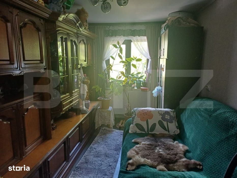 Casa de locuit si spatiu comercial, teren 7300 mp, Hreatca, com. Vultu